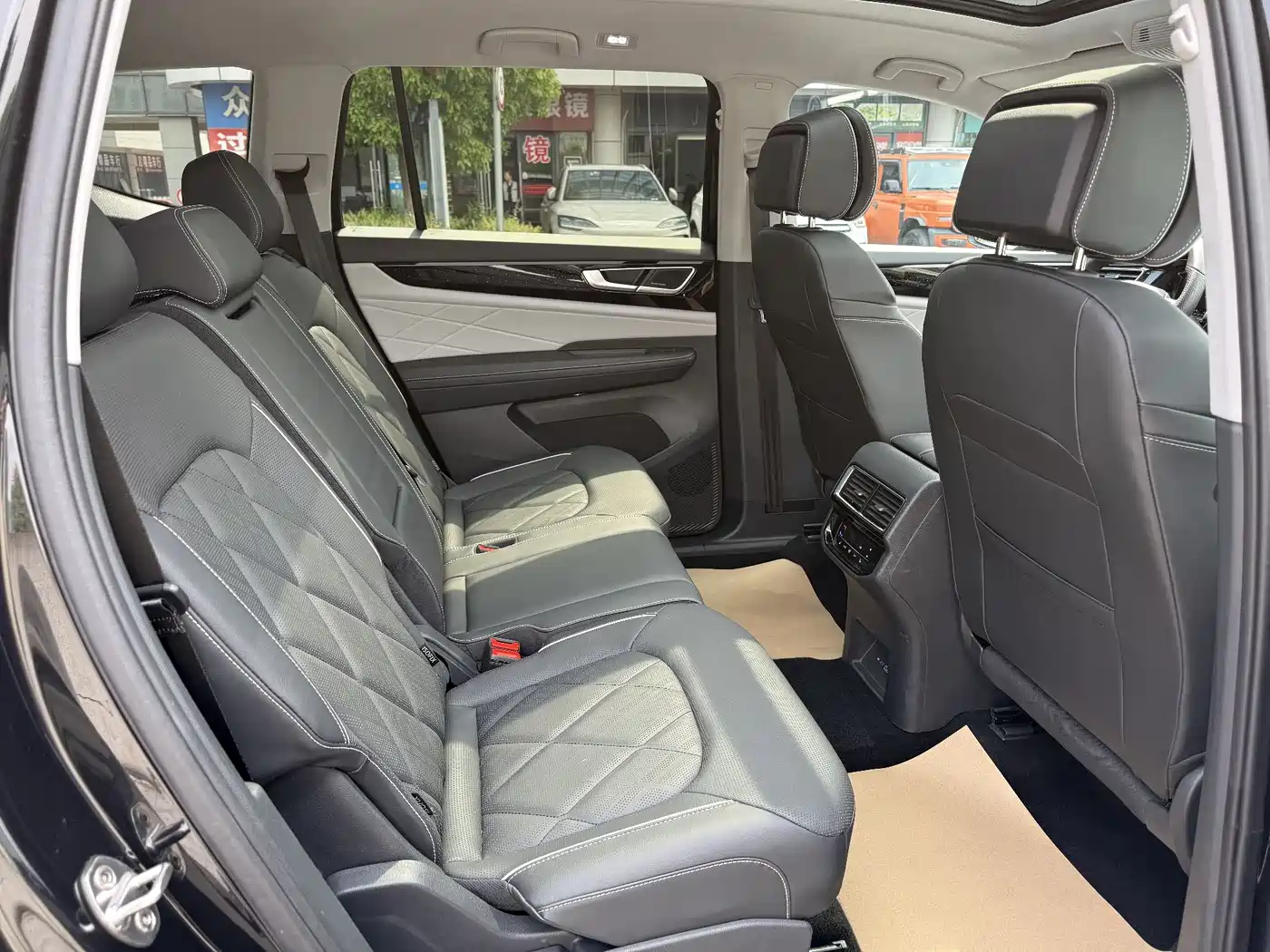 Volkswagen Teramont 2024 380TSI 4WD Dragon Auspicious Edition фото 13