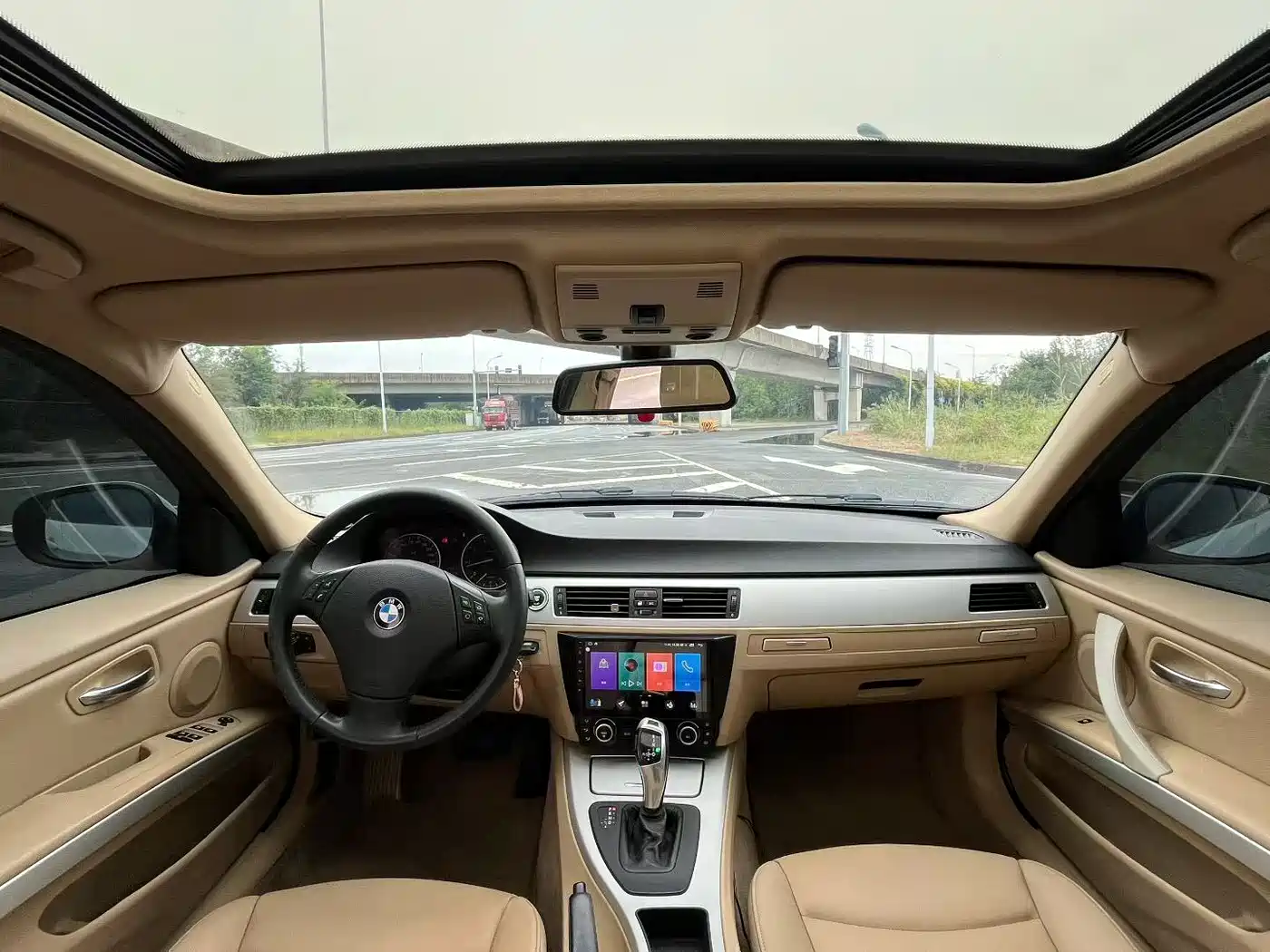 BMW 3 Series 2011 318i Leading фото 5