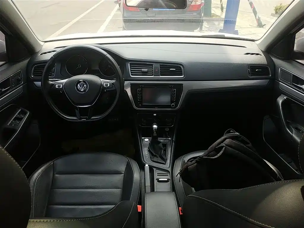 Volkswagen Lavida Tour 2017 180TSI DSG Comfort Edition фото 6