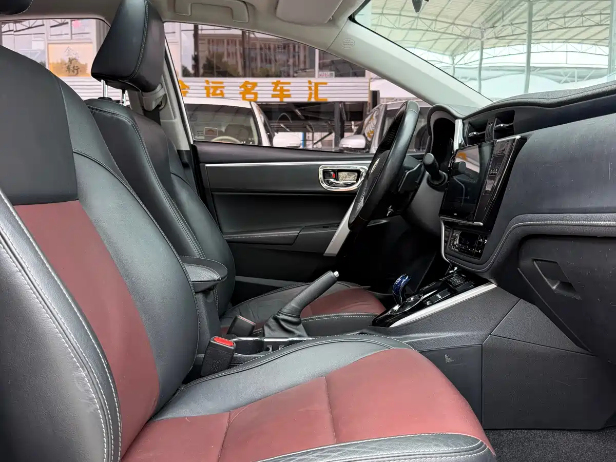 Toyota Corolla 2018 Hybrid 1.8L E-CVT Smart Edition фото 6