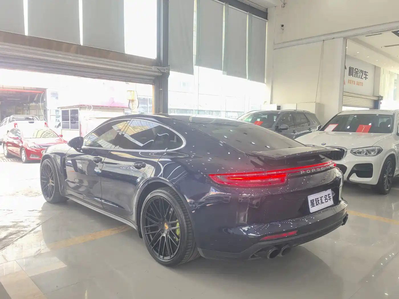 Porsche Panamera 2017 Panamera 3.0T фото 4