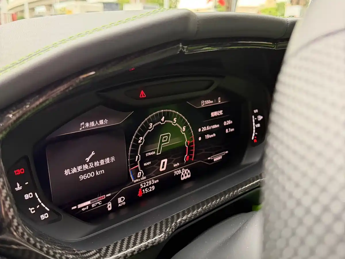 Photo 3 - Lamborghini Urus