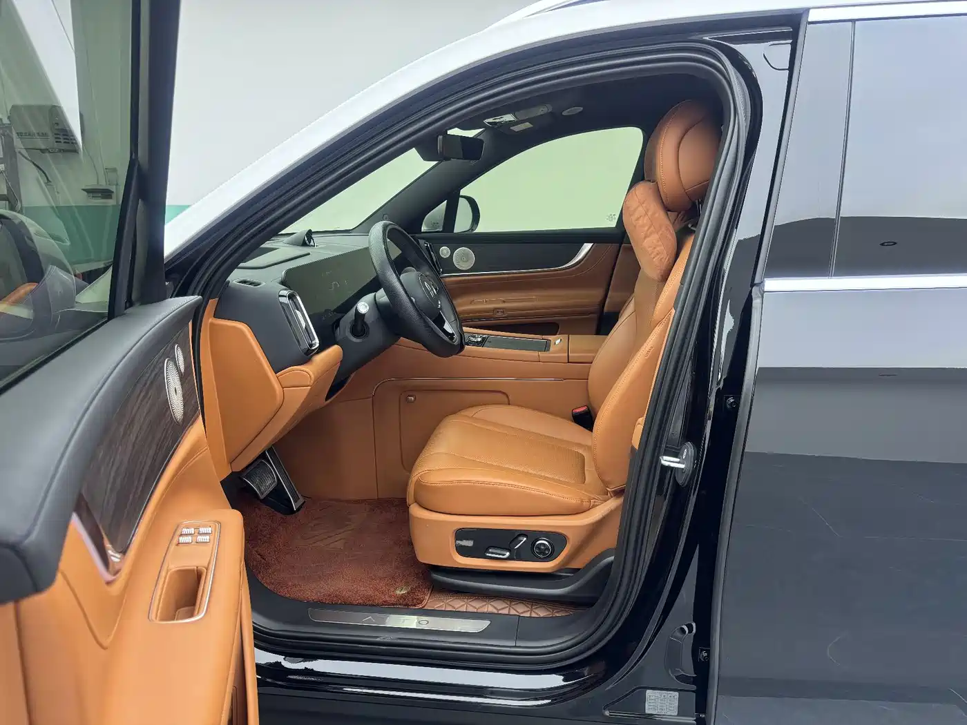 AITO Wenjie AITO M9 2024 Extended Range Ultra 42kWh 6-Seater фото 5