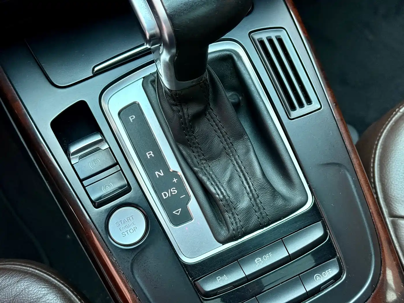 Фото 12 - Audi A4L