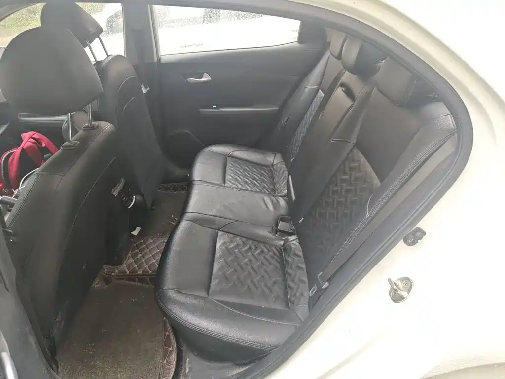 Photo 18 - Kia Forte