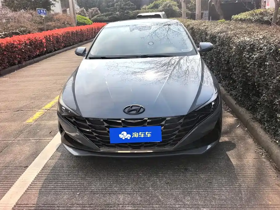 HYUNDAI ELANTRA