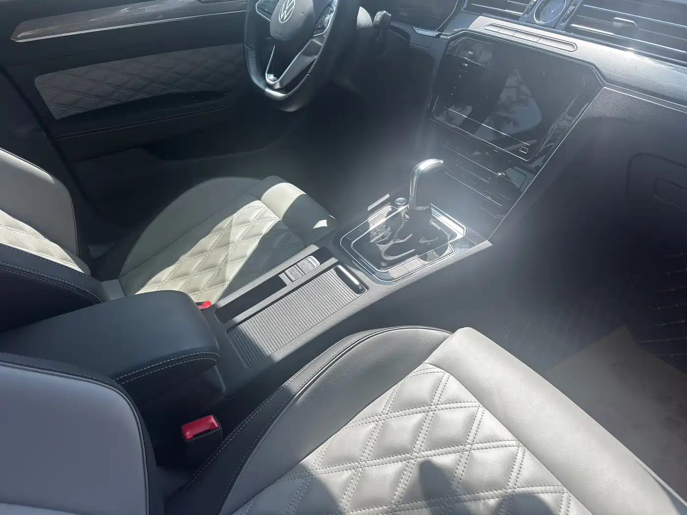 Volkswagen Magotan 2023 Model 2 Million Units Commemorative Edition 280TSI DSG Leading Version фото 9
