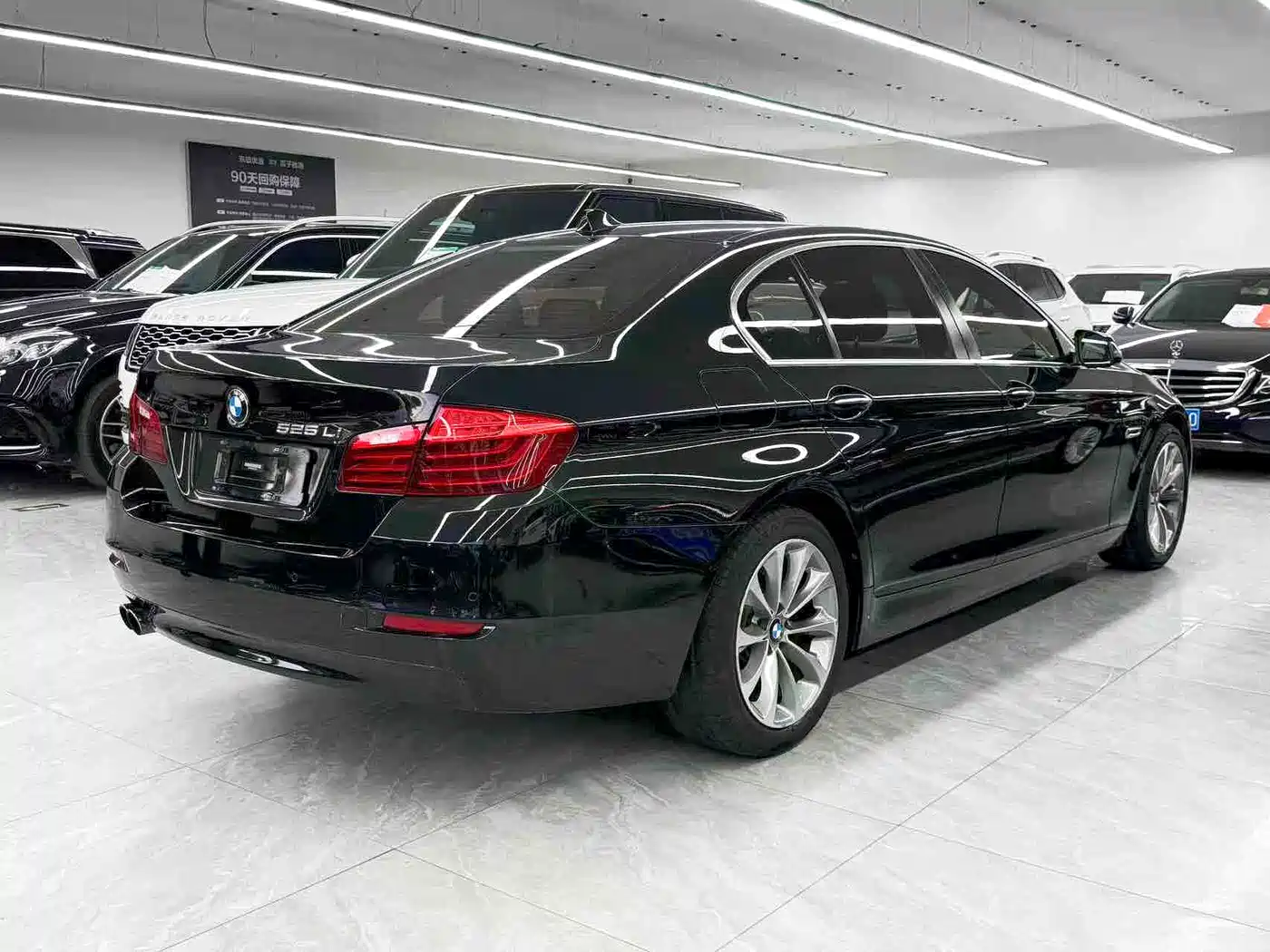 BMW 5 Series 2017 525Li Leading Edition фото 6