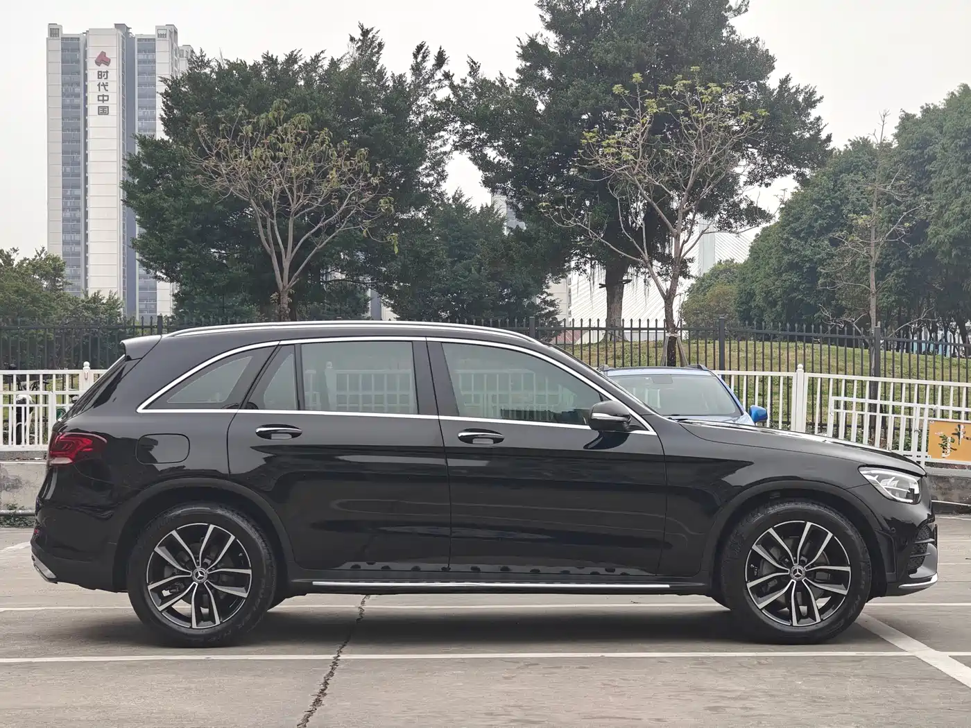 Mercedes-Benz GLC 2020 Facelift GLC 300 L 4MATIC Dynamic фото 4