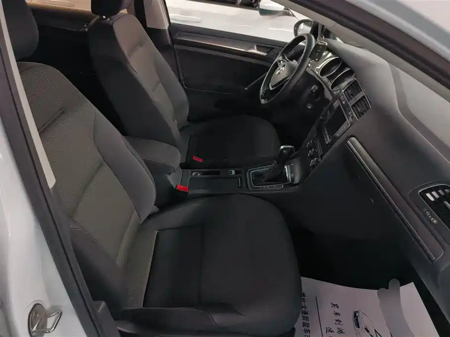 Volkswagen Golf 2017 230TSI Auto Comfort Millionth Anniversary Edition фото 8