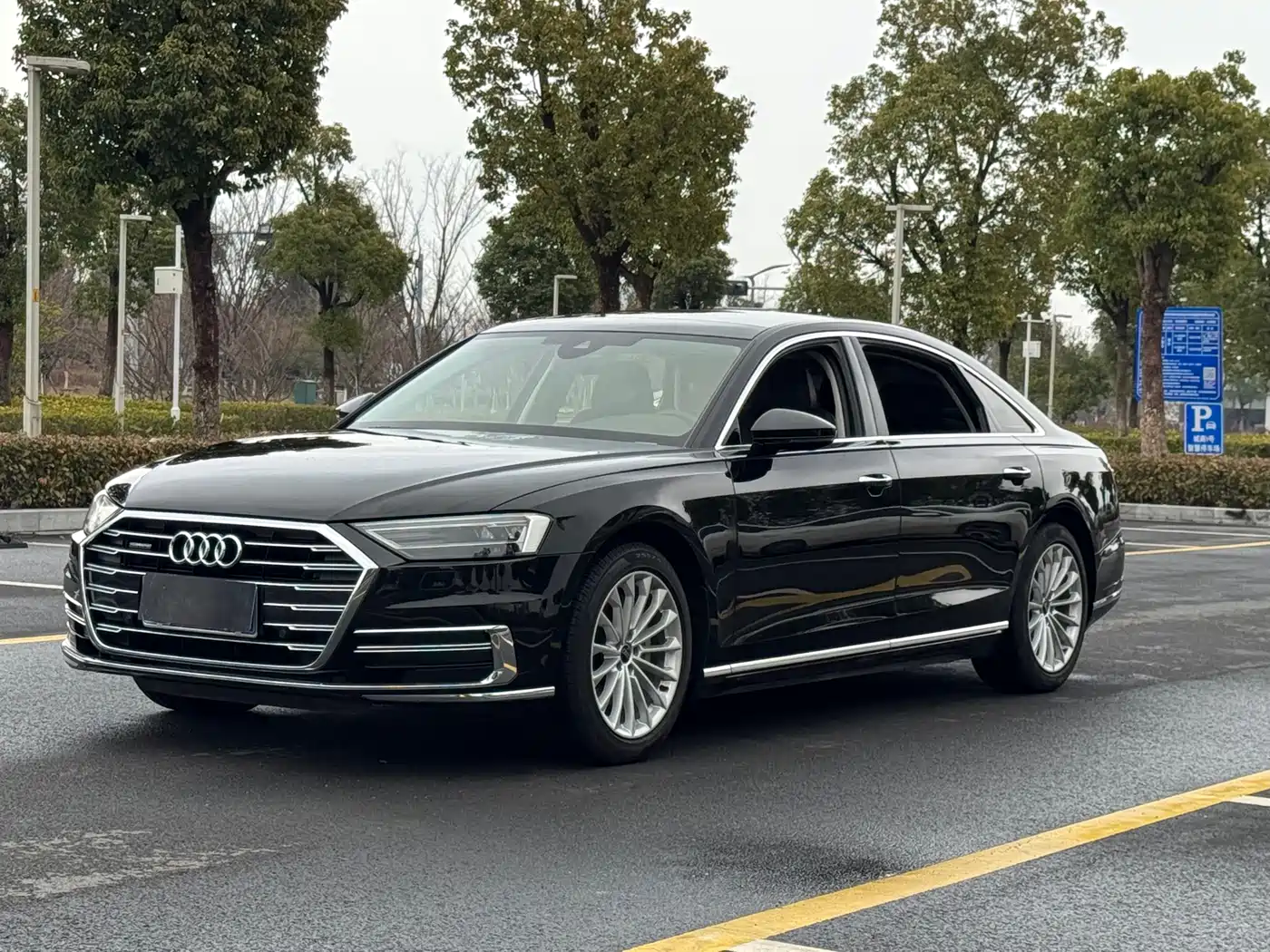 AUDI A8