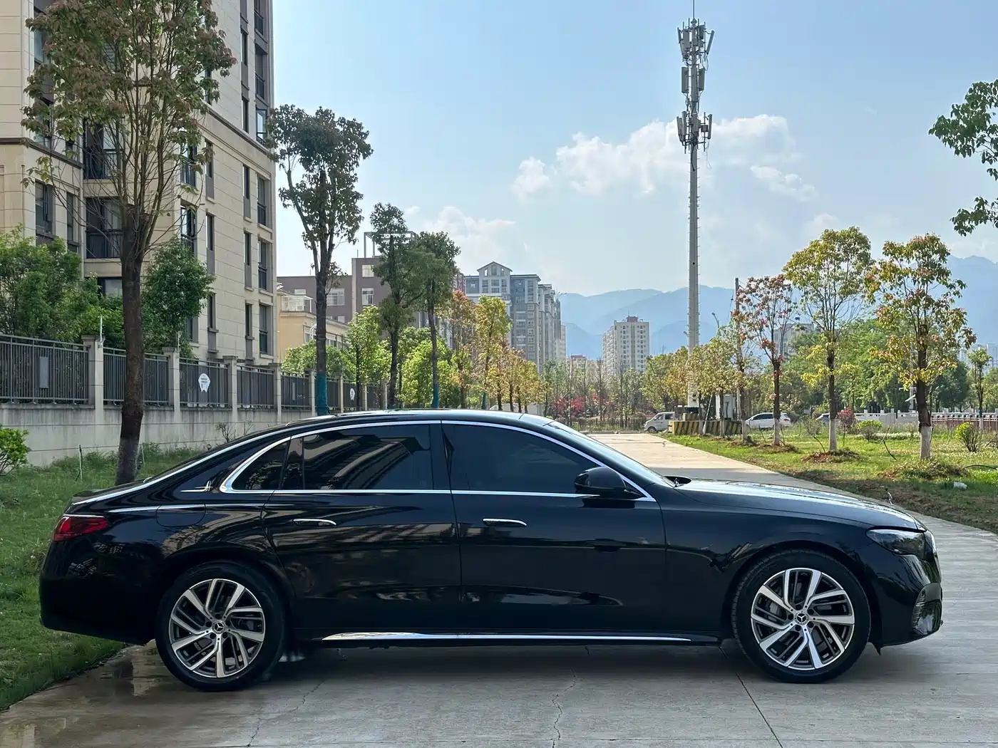 Mercedes-Benz E-Class 2024 E 300 L Fashion фото 8