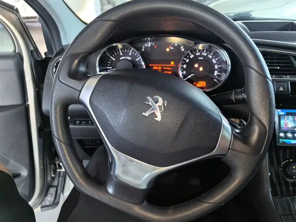 Peugeot 3008 2015 1.6THP Automatic Classic Edition фото 11