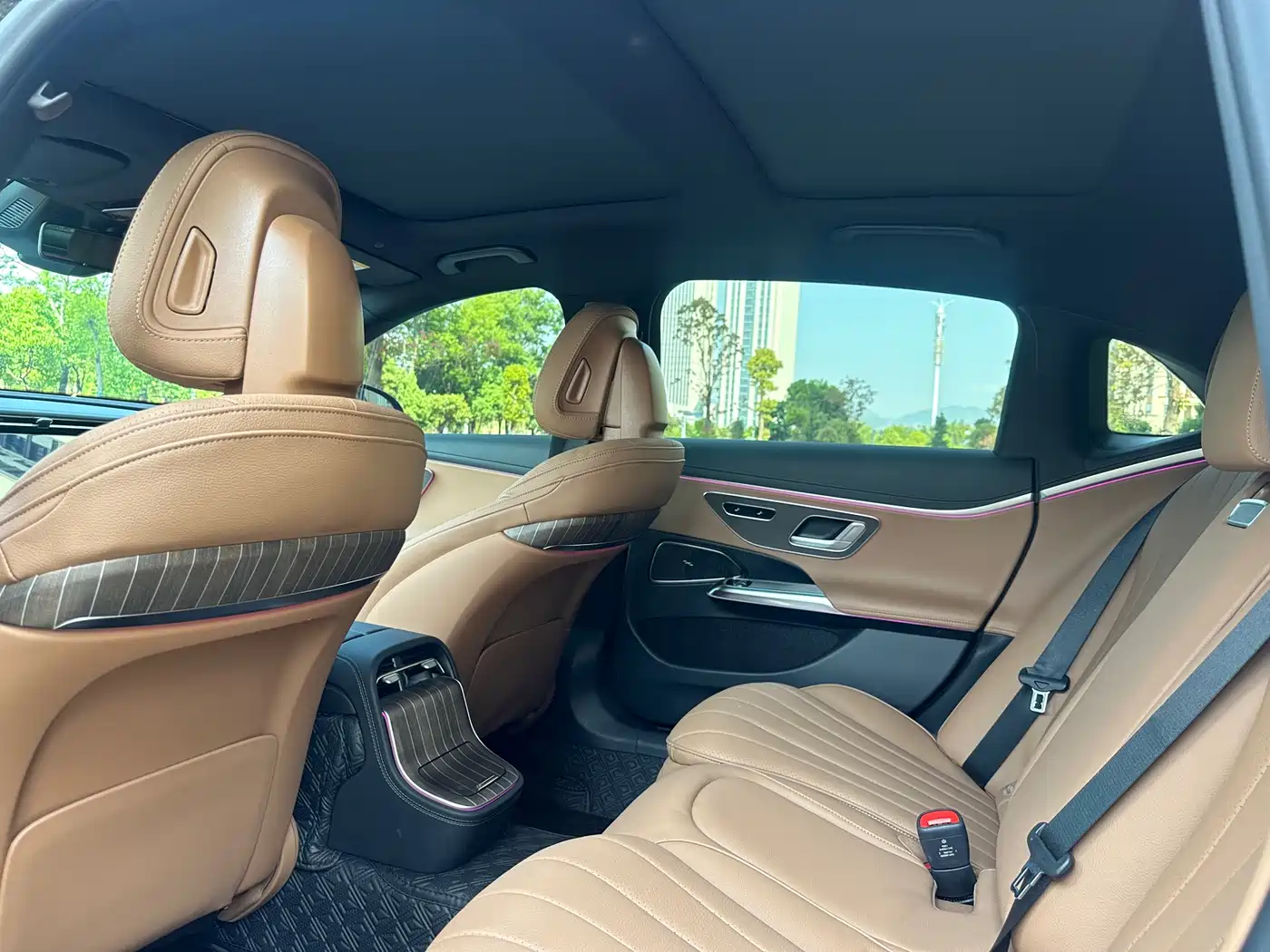 Mercedes-Benz E-Class 2024 E 300 L Fashion фото 6