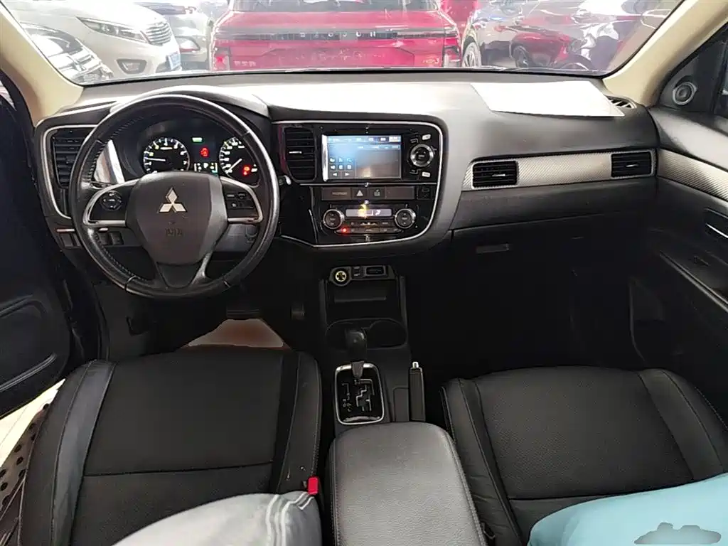 Mitsubishi Outlander (Import) 2014 2.4L 4WD Luxury Value Edition 5-seater фото 10