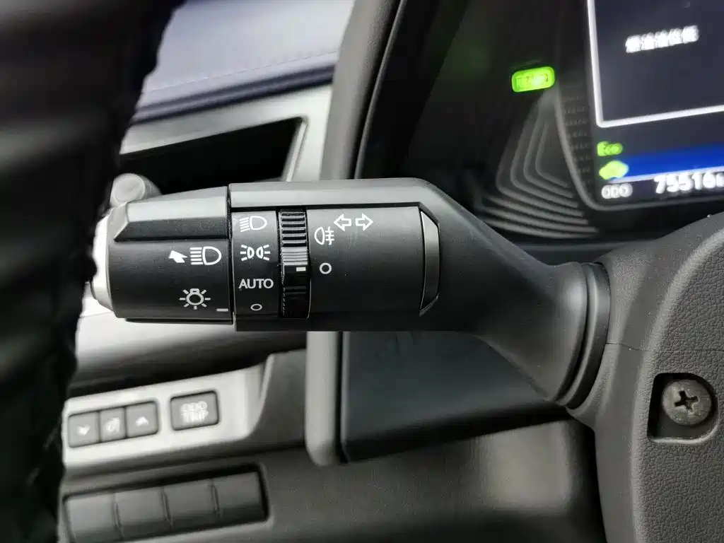 Фото 21 - Lexus UX