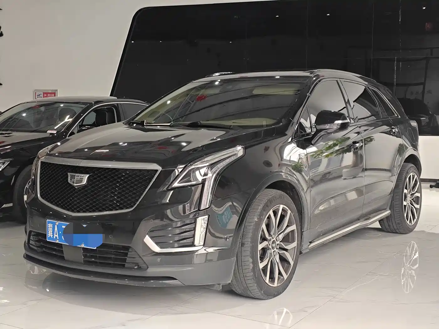 Фото 1 - Cadillac XT5