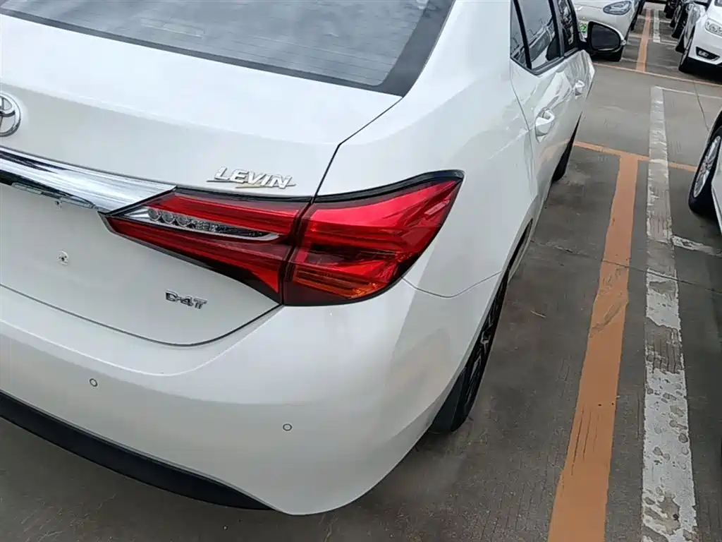 Toyota Levin 2018 185T CVT Premium Edition China V фото 8