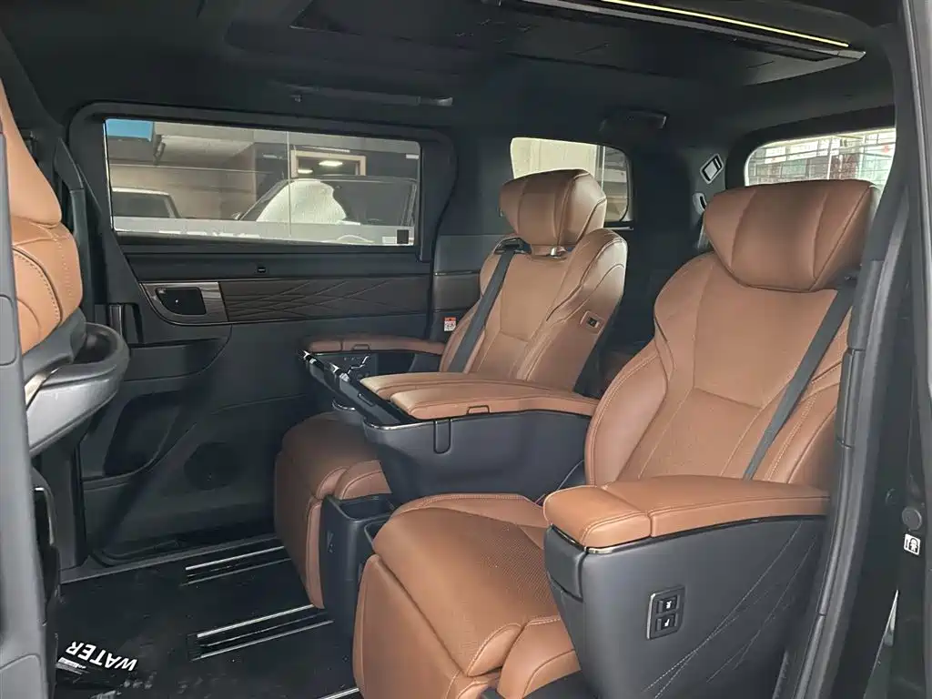 Toyota Vellfire 2024 Crown Hybrid 2.5L Executive Premium Edition фото 9