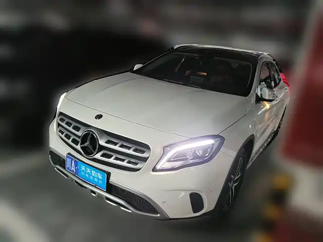 Mercedes-Benz GLA 2017 GLA 200 Fashion — фото 1