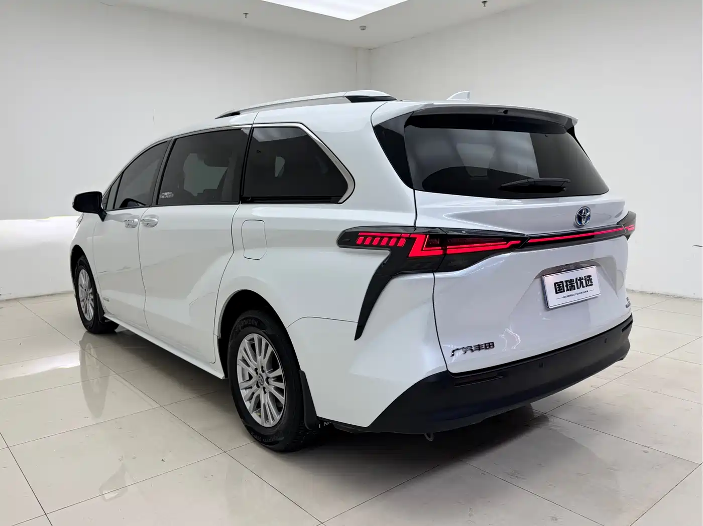 Toyota Sienna 2021 2.5L Hybrid Comfort Edition фото 4