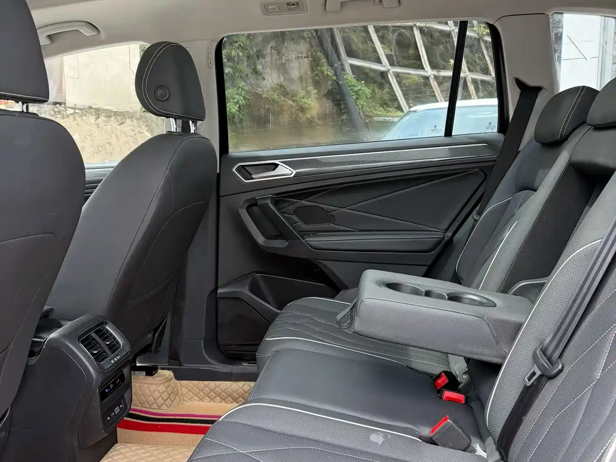 Volkswagen Tiguan L 2022 330TSI Auto 2WD R-Line Premium Edition фото 5