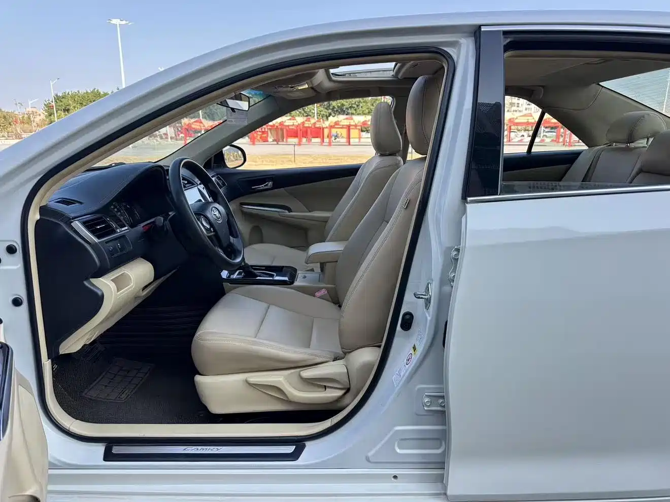 Toyota Camry 2016 2.0E 10th Anniversary Elite Edition фото 7