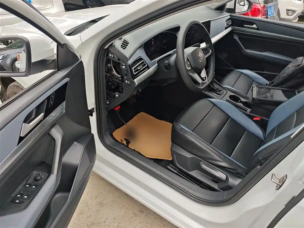 Volkswagen Lavida 2023 Facelift 1.5L Auto Comfort Edition фото 16