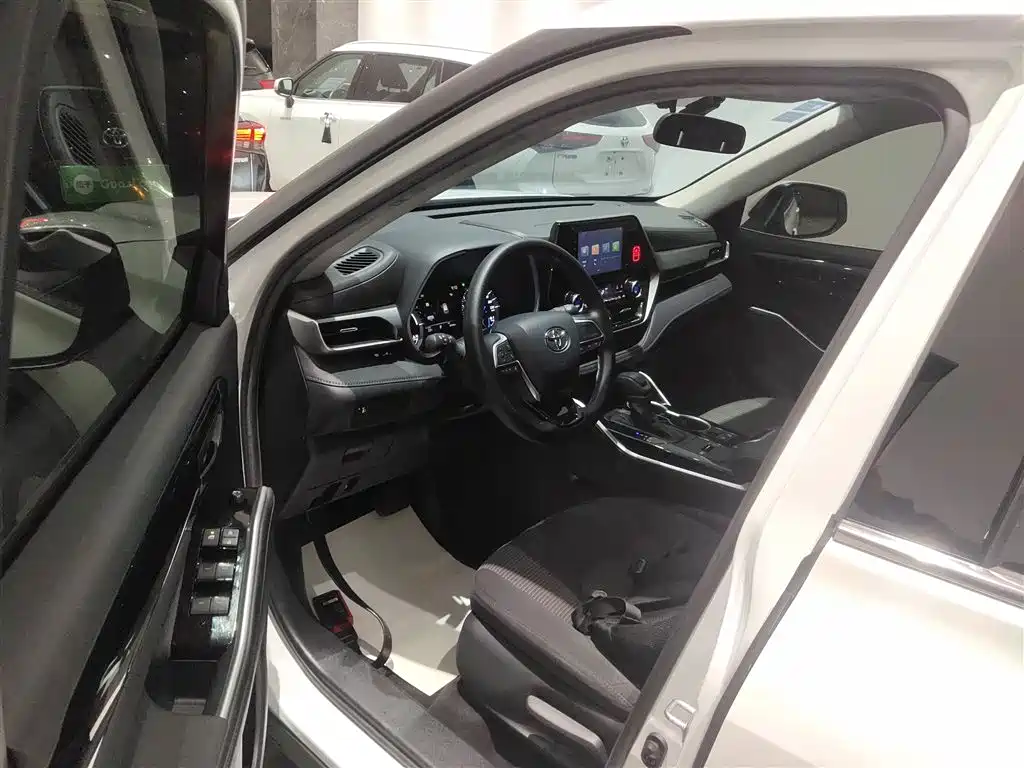 TOYOTA HIGHLANDER