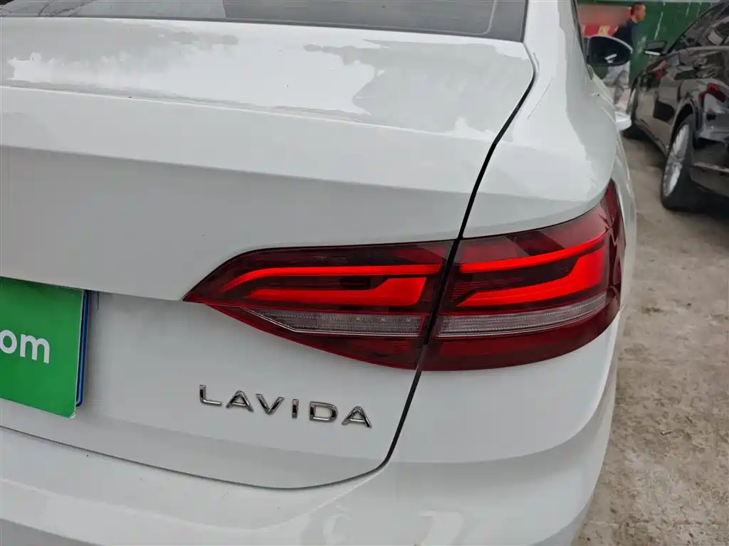 Volkswagen Lavida 2023 Facelift 1.5L Auto Comfort Edition фото 8