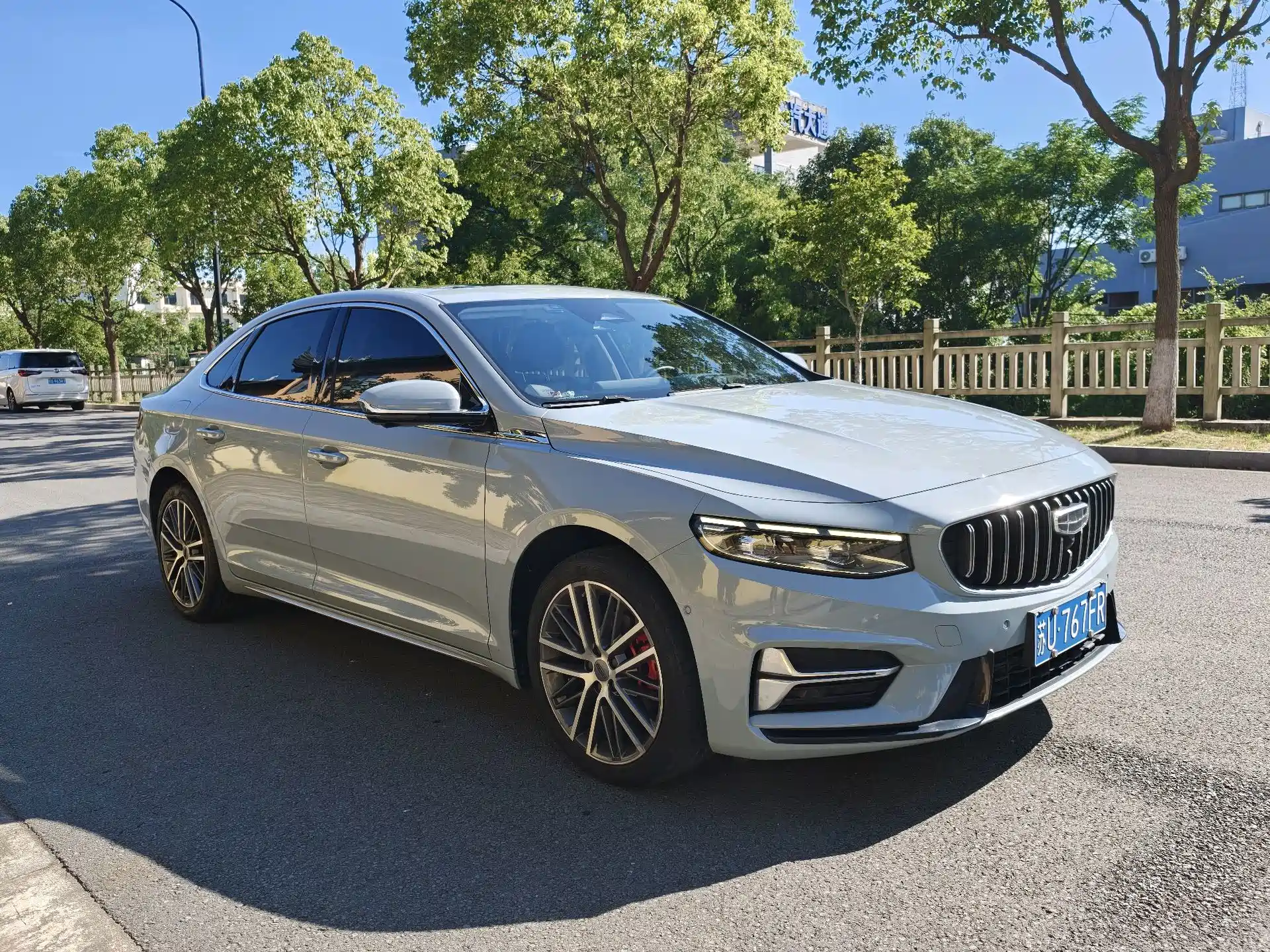 Фото 2 - Geely Preface