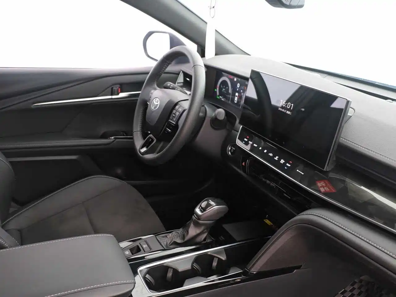 Toyota Camry 2024 Model Dual Hybrid 2.0HXS Sport Plus Edition фото 11