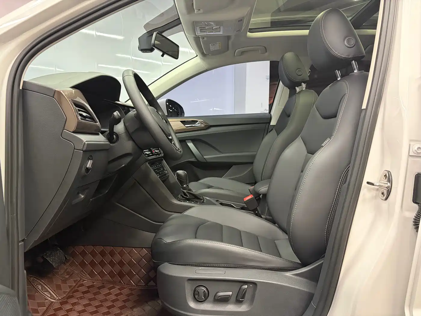 Volkswagen Tharu 2022 280TSI FWD Luxury Edition фото 4