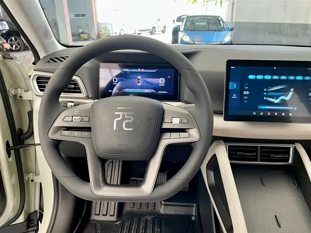 BYD Yuan UP 2025 Model 301KM Navigator фото 11