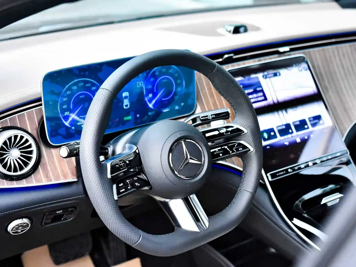 Mercedes-Benz EQE 2025 500 4MATIC Pioneer фото 9