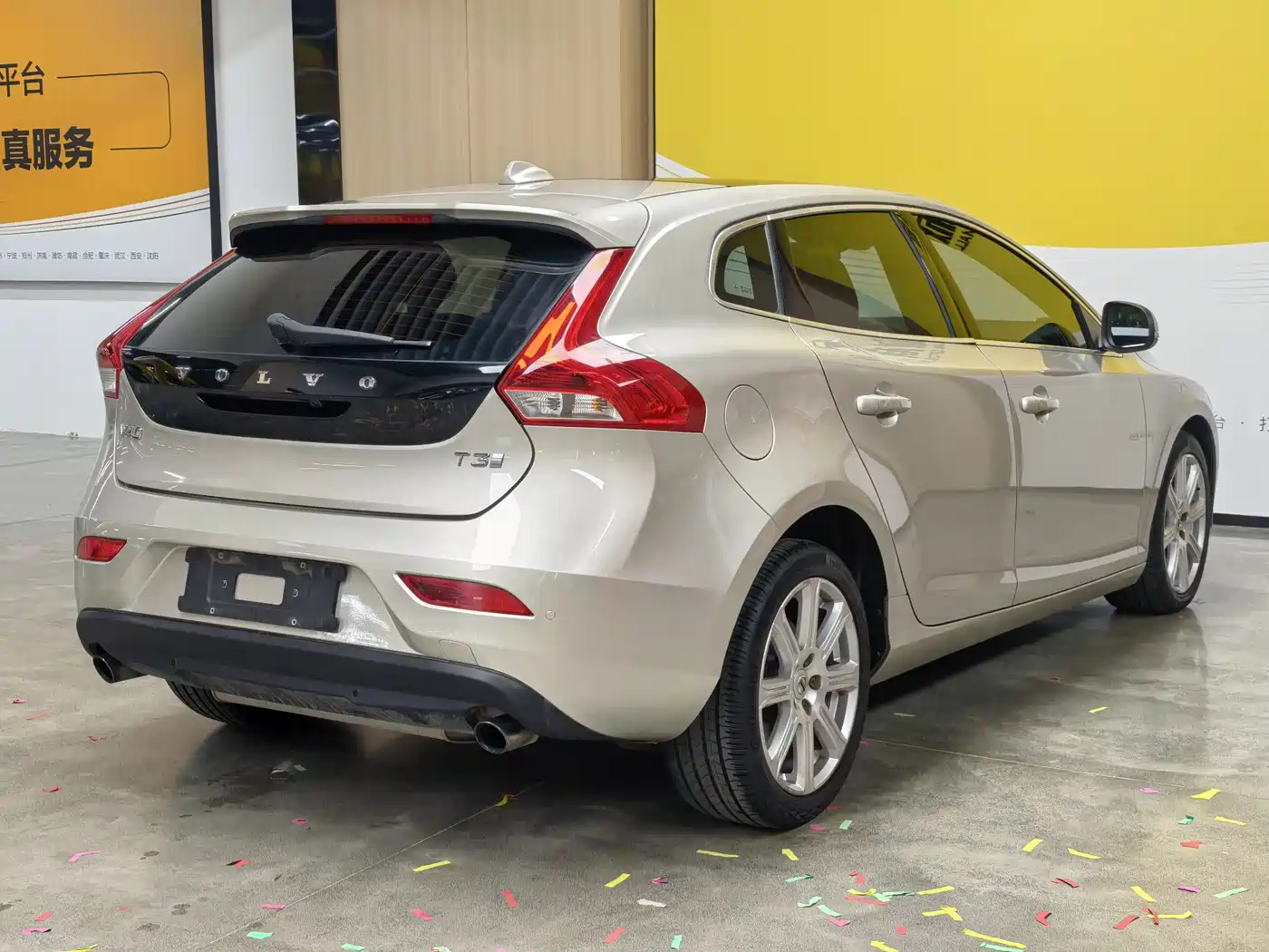 Volvo V40 2017 2017 T3 R-Design