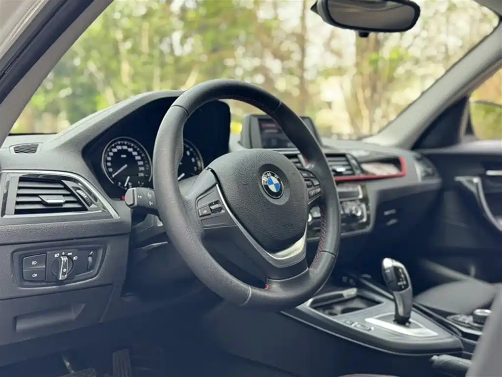 BMW 1 Series (Import) 2018 118i Sport Design Package фото 14