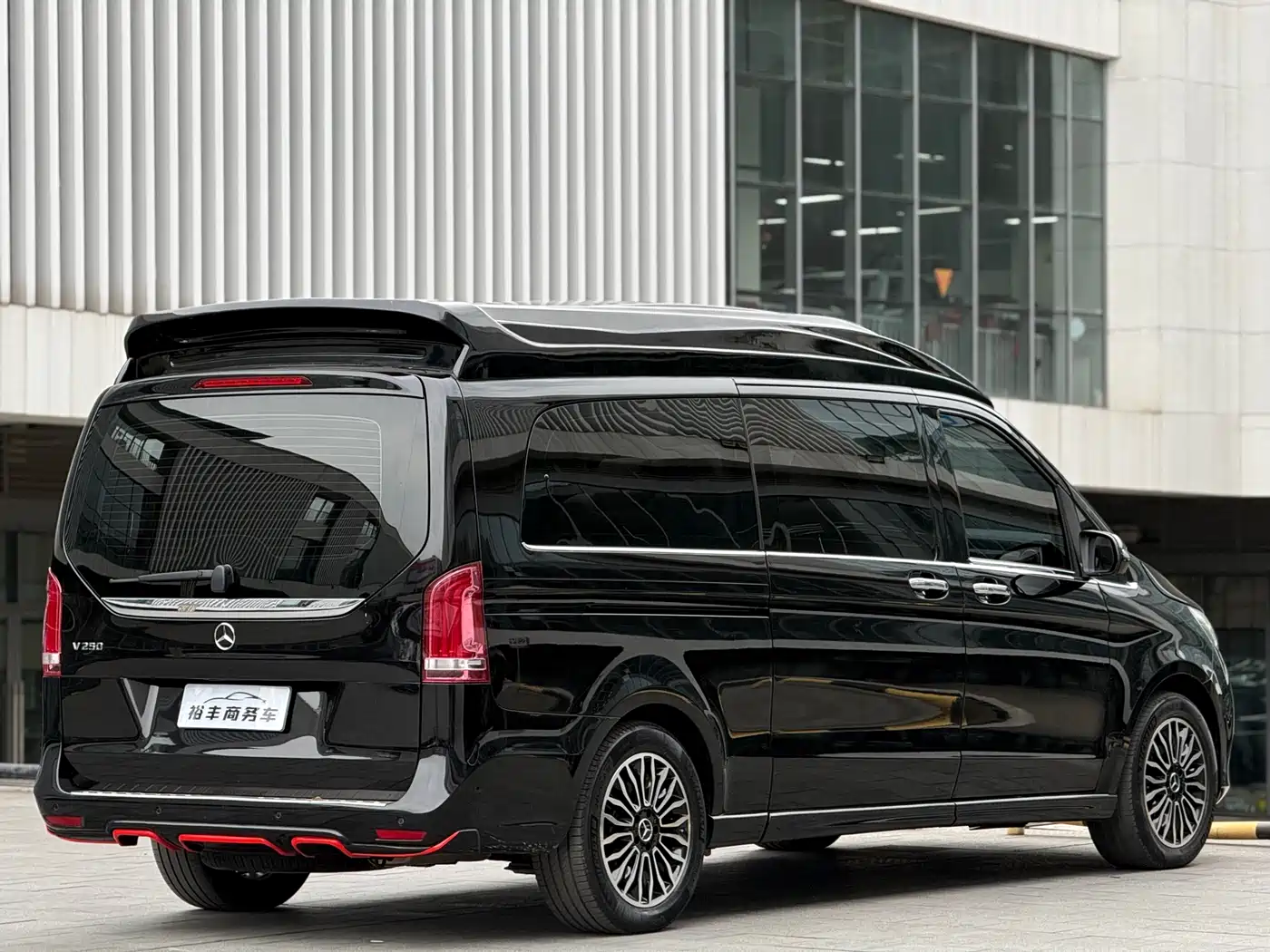 Mercedes-Benz V-Class 2018 V 260 L Premium Long Version China V фото 16