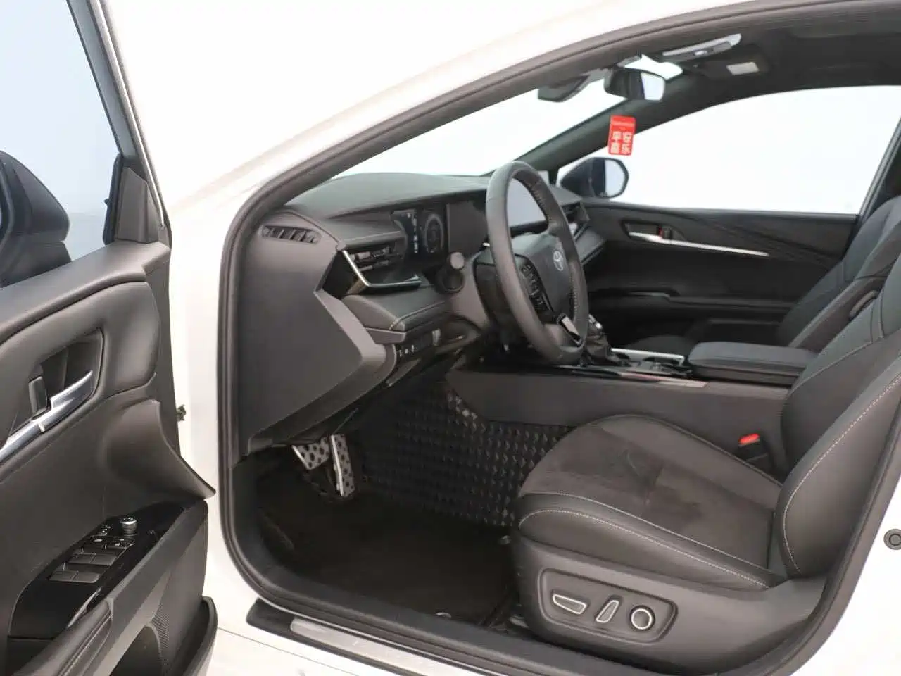 Toyota Camry 2024 Model Dual Hybrid 2.0HXS Sport Plus Edition фото 9