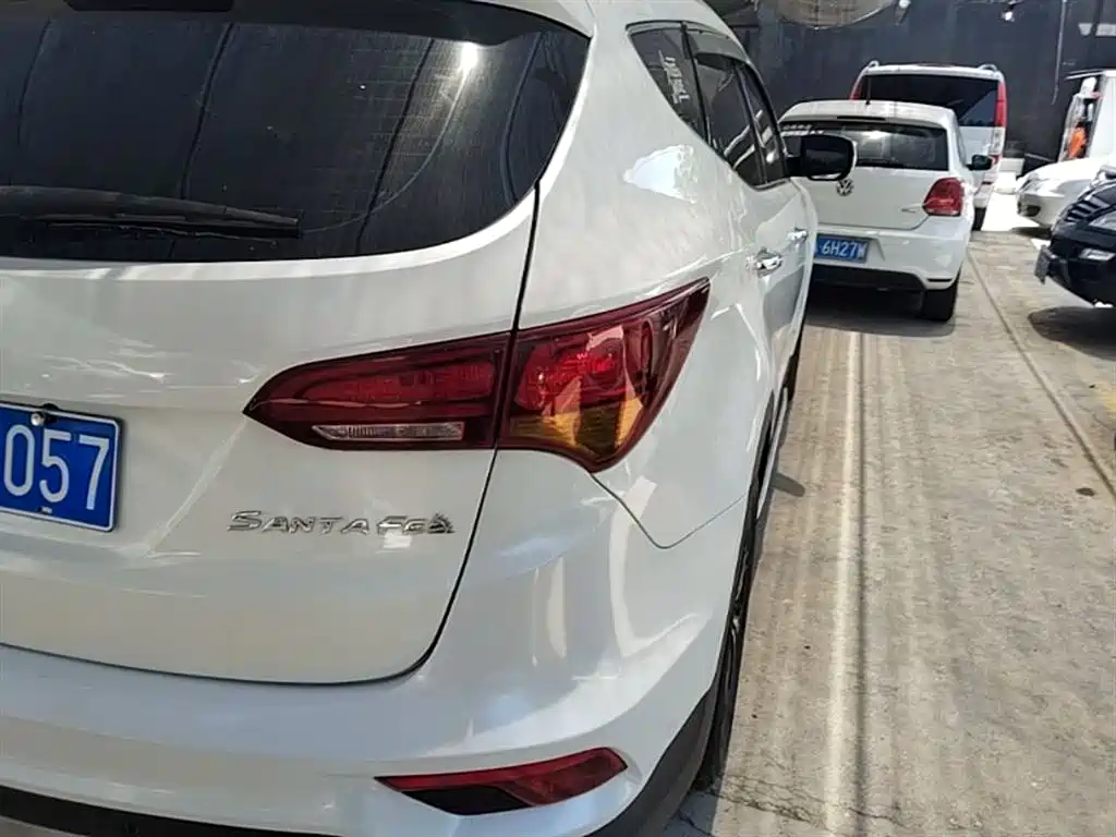 Hyundai Santa Fe 2017 2.4L Automatic 2WD Intelligent 5-Seater фото 8