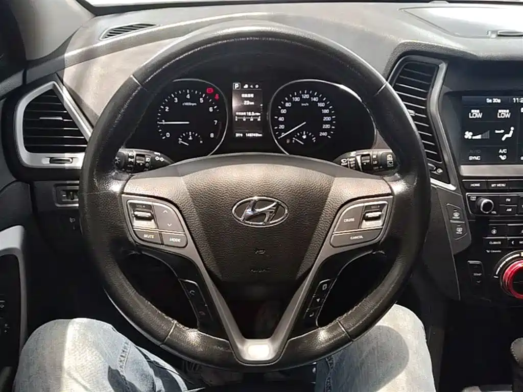 Hyundai Santa Fe 2017 2.4L Automatic 2WD Intelligent 5-Seater фото 11
