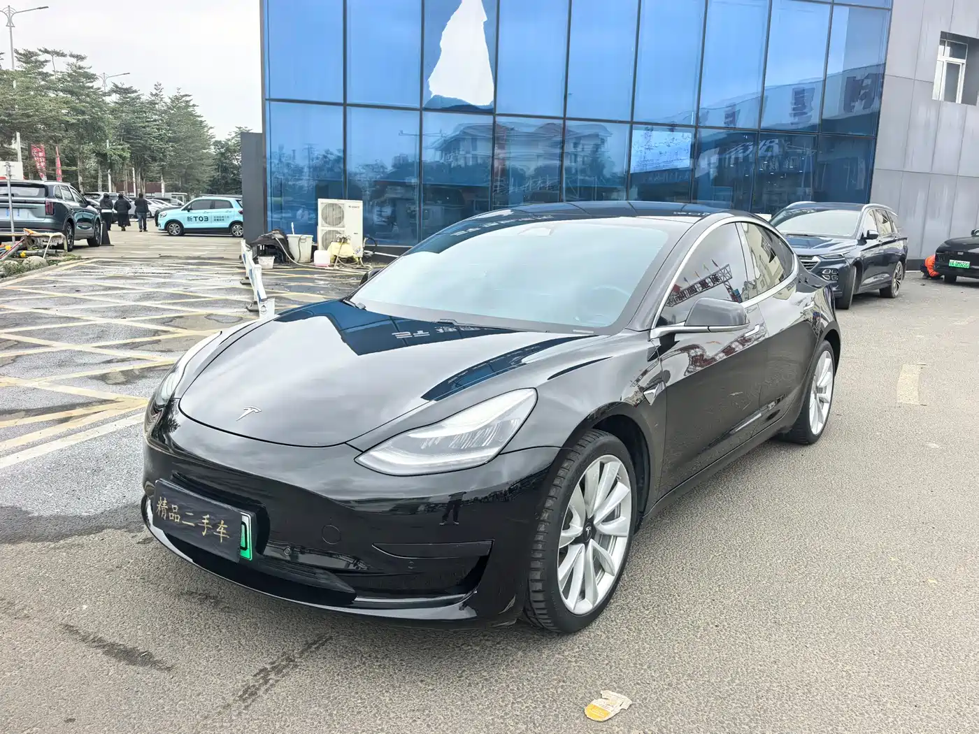 TESLA MODEL 3