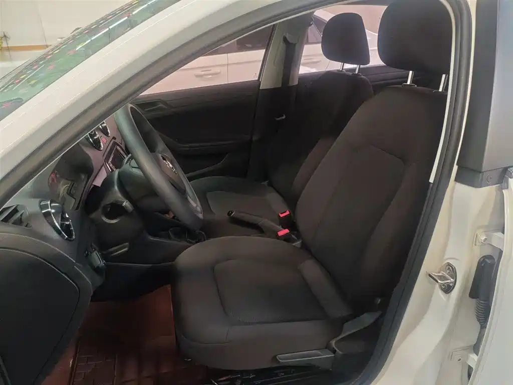 Volkswagen Jetta 2017 1.4L Manual Fashion фото 15