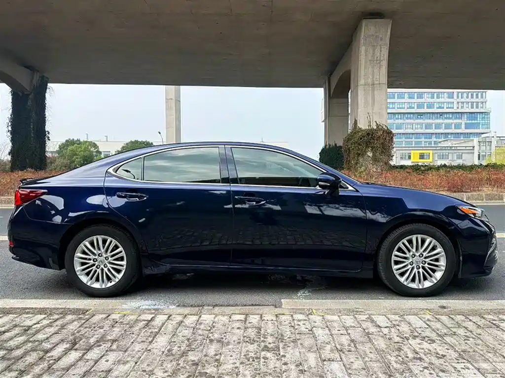 Lexus ES 2015 200 Elite Edition фото 20