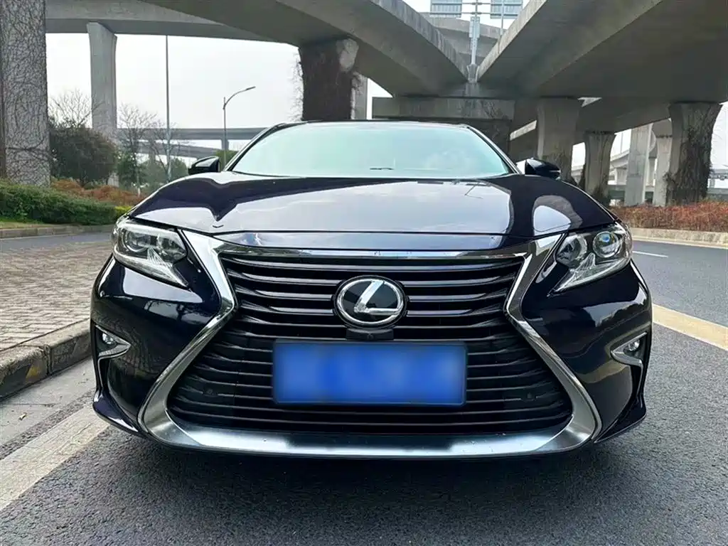 Lexus ES 2015 200 Elite Edition фото 21