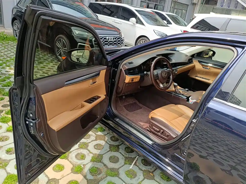 Lexus ES 2015 200 Elite Edition фото 9