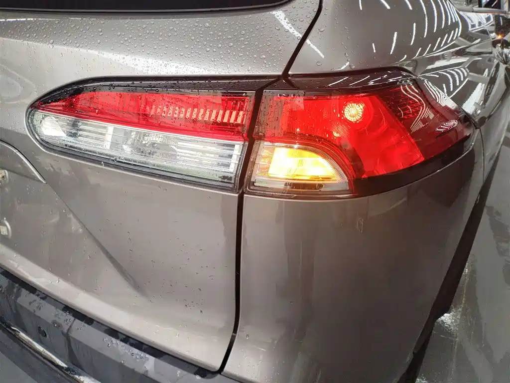 Toyota Frontlander 2023 2.0L CVT Elite Edition фото 8