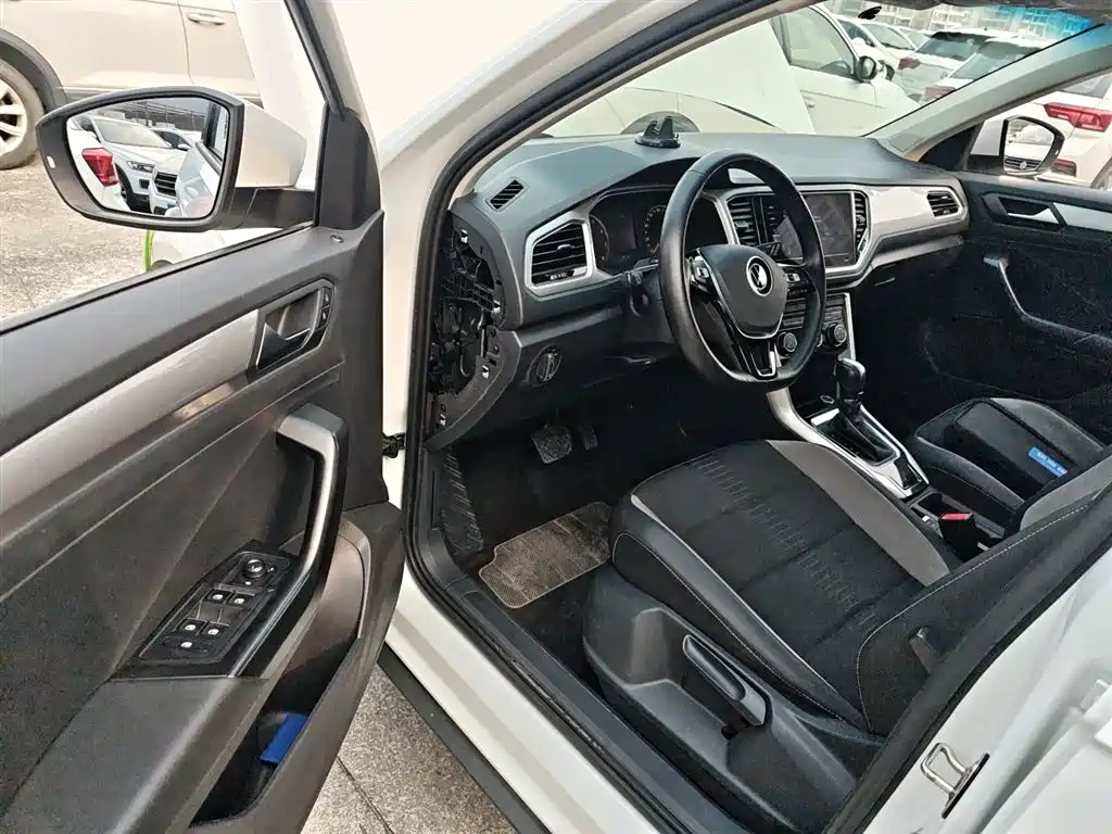 VOLKSWAGEN T-ROC EXPLORING SONGS