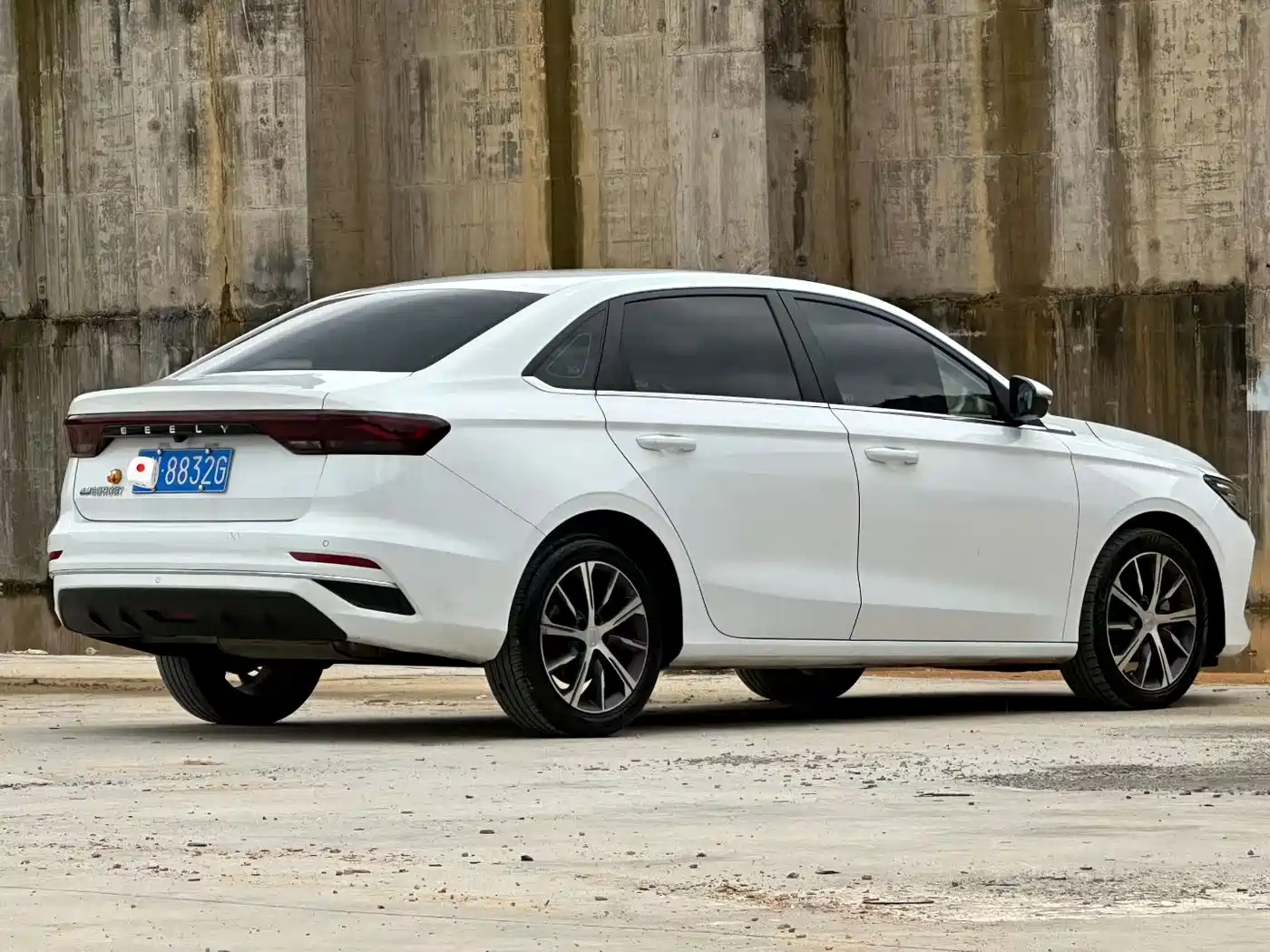 Фото 3 - Geely Emgrand