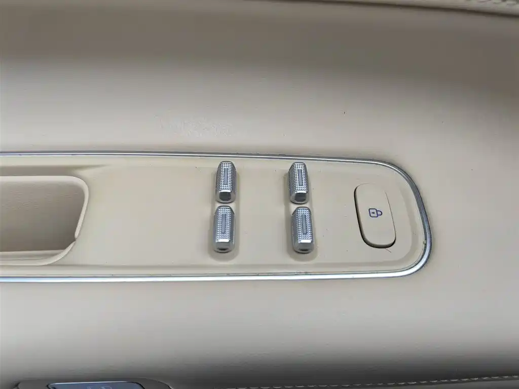 AITO Wenjie AITO M9 2024 Range Extender Ultra 52kWh 6-seater фото 9
